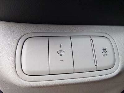 2025 Hyundai Venue — photo 13 view