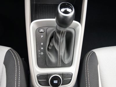2025 Hyundai Venue — photo 16 view