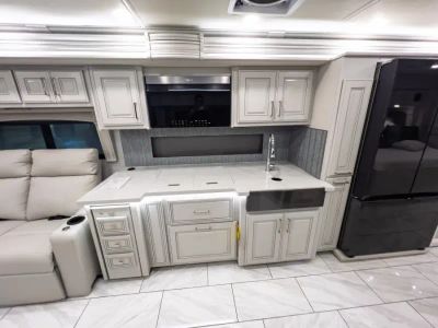 2026 Fleetwood DISCOVERY LXE — photo 12 view