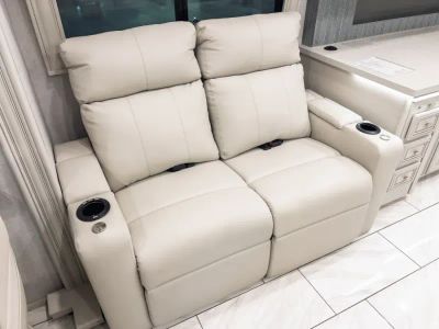 2026 Fleetwood DISCOVERY LXE — photo 9 view