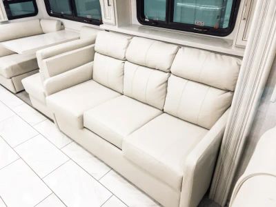 2026 Fleetwood DISCOVERY LXE — photo 7 view