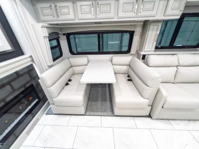 2026 Fleetwood DISCOVERY LXE — photo 11 view