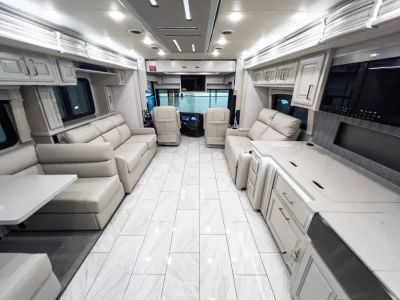 2026 Fleetwood DISCOVERY LXE — interior view