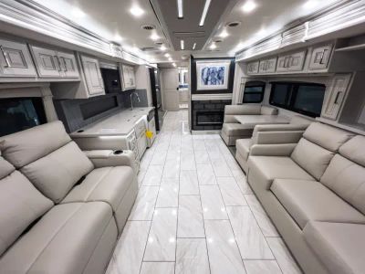 2026 Fleetwood DISCOVERY LXE — detail view