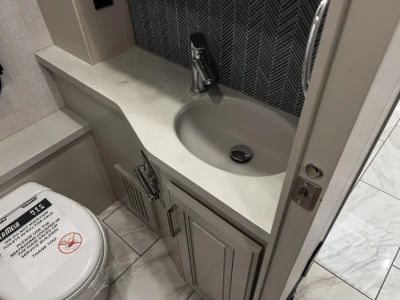 2026 Fleetwood DISCOVERY LXE — photo 15 view