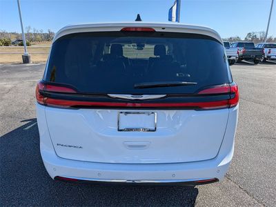 2024 Chrysler Pacifica - Photo 4