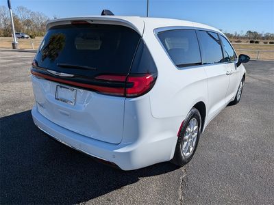 2024 Chrysler Pacifica - Photo 3