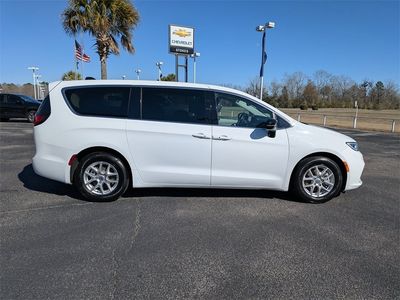 2024 Chrysler Pacifica - Photo 2