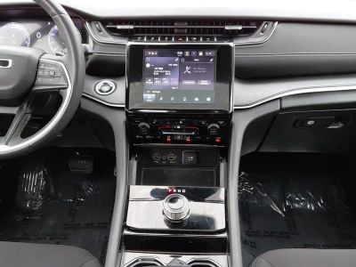 2023 Jeep Grand Cherokee — side profile view