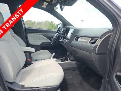 2022 Mitsubishi Outlander PHEV - Photo 6