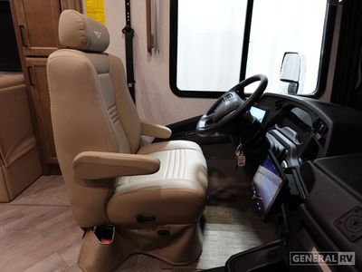 2026 Fleetwood Bounder - Photo 8