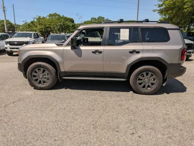 2025 Toyota Land Cruiser - Photo 2
