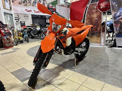 2025 KTM 150 XC-W - Photo 3