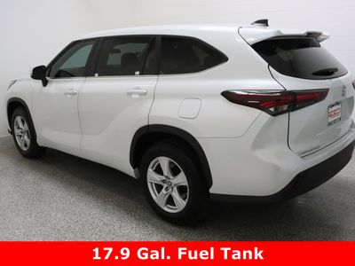 2024 Toyota Highlander FWD - Photo 9