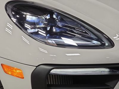 2026 Porsche Macan - Photo 12