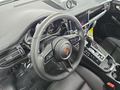 2026 Porsche Macan - Photo 4