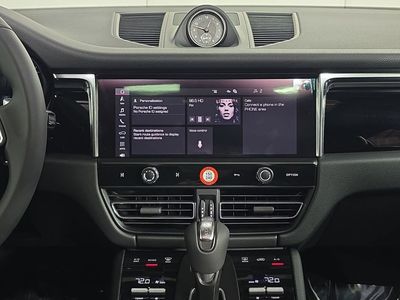 2026 Porsche Macan - Photo 16