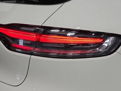 2026 Porsche Macan - Photo 30