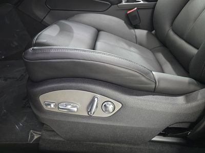 2026 Porsche Macan - Photo 23