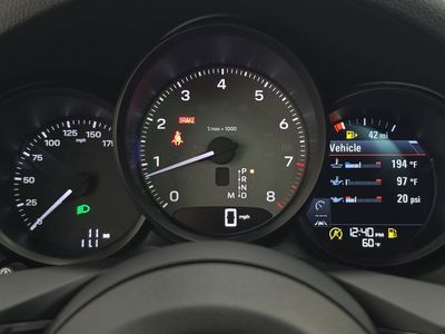 2026 Porsche Macan - Photo 15