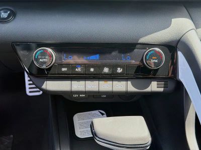 2026 Hyundai ELANTRA — photo 12 view