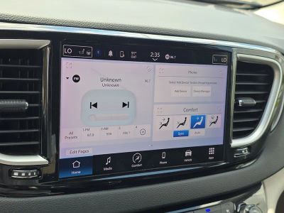2023 Chrysler Pacifica — photo 24 view
