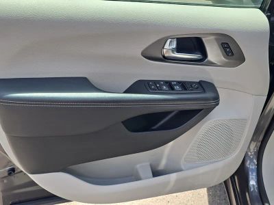2023 Chrysler Pacifica — photo 19 view