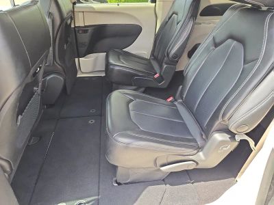 2023 Chrysler Pacifica — photo 17 view