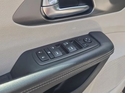 2023 Chrysler Pacifica — photo 20 view