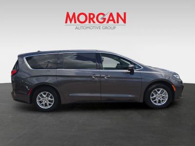 2023 Chrysler Pacifica — photo 9 view