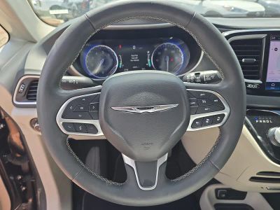 2023 Chrysler Pacifica — photo 31 view