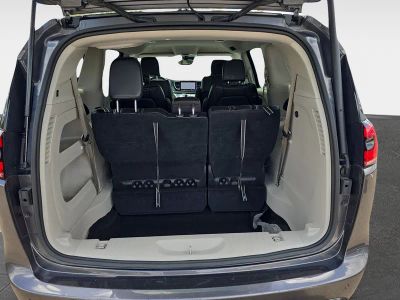 2023 Chrysler Pacifica — photo 10 view