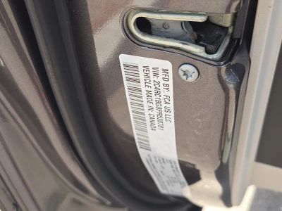 2023 Chrysler Pacifica — photo 35 view