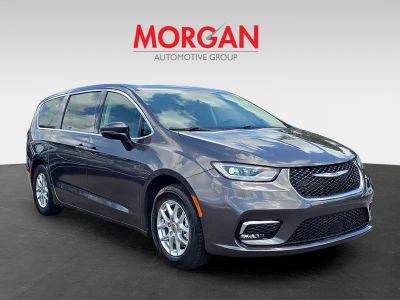 2023 Chrysler Pacifica — side profile view