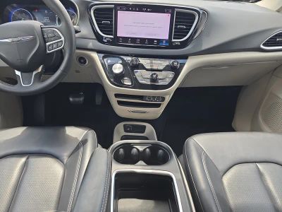 2023 Chrysler Pacifica — photo 15 view