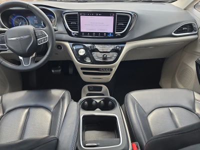 2023 Chrysler Pacifica — photo 13 view