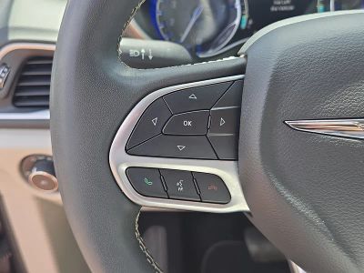 2023 Chrysler Pacifica — photo 32 view