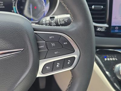 2023 Chrysler Pacifica — photo 33 view