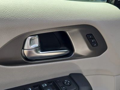 2023 Chrysler Pacifica — photo 21 view