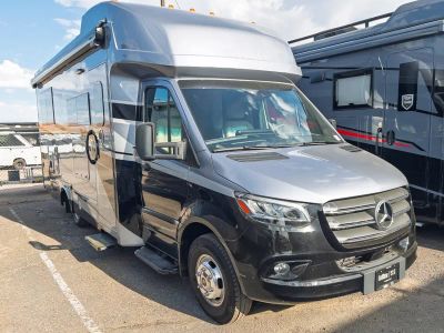 2025 Tiffin WAYFARER — front three-quarter view