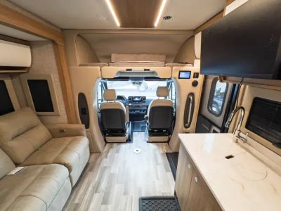2025 Tiffin WAYFARER — interior view