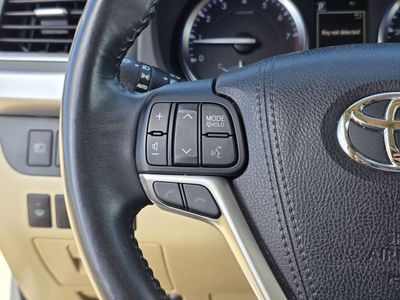 2017 Toyota Highlander - Photo 24