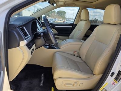 2017 Toyota Highlander - Photo 11