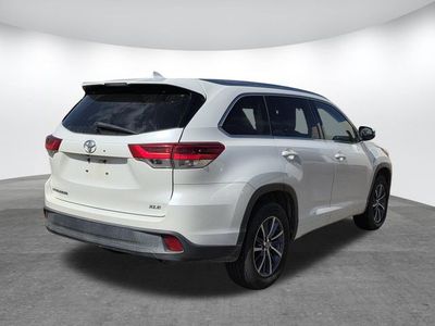 2017 Toyota Highlander - Photo 3