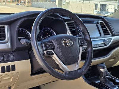 2017 Toyota Highlander - Photo 23