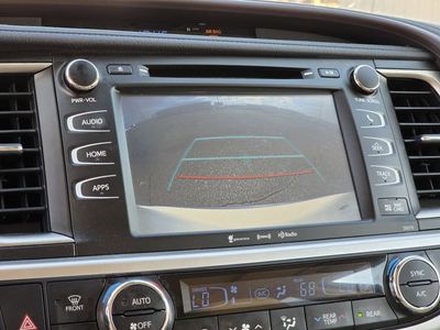 2017 Toyota Highlander - Photo 9