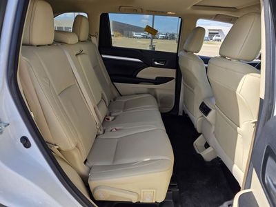 2017 Toyota Highlander - Photo 27