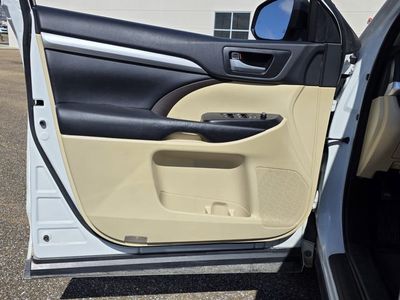 2017 Toyota Highlander - Photo 13