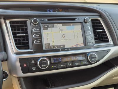 2017 Toyota Highlander - Photo 8