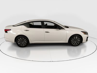 2025 Nissan Altima — photo 8 view